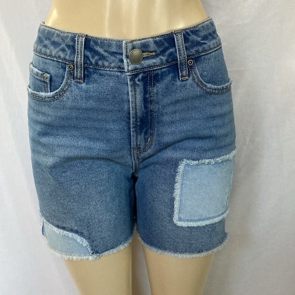 SALE!!! WESTBOUND Jean Blue Denim Shorts Size 10 Patch Embellished Fray Hem NWOT - Picture 1 of 8